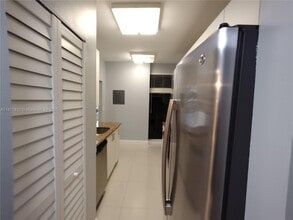 6061 Collins Ave in Miami Beach, FL - Building Photo - Building Photo