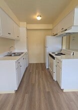 1001 E Stearns Ave, Unit 14 in La Habra, CA - Building Photo - Building Photo