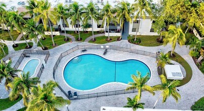 7917 SW 104th St in Miami, FL - Building Photo - Building Photo