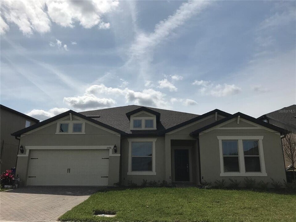 3596 Vega Creek Dr in St. Cloud, FL - Foto de edificio