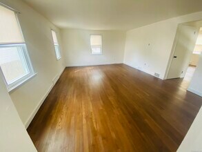 35 Harding Ave in Stratford, CT - Building Photo - Building Photo