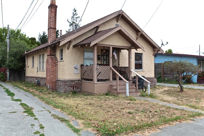 229 Vallejo St in Petaluma, CA - Foto de edificio - Building Photo