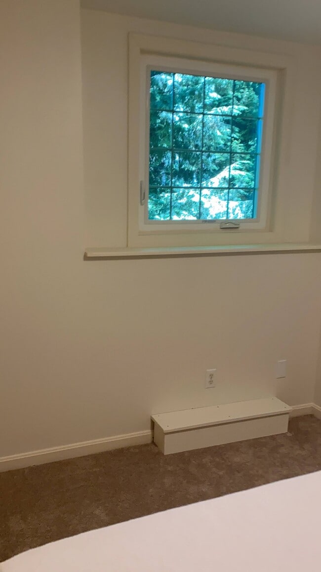 142 Blackberry Cir, Unit ADU - Heat, Hot water and Electric included in Colchester, VT - Building Photo - Building Photo