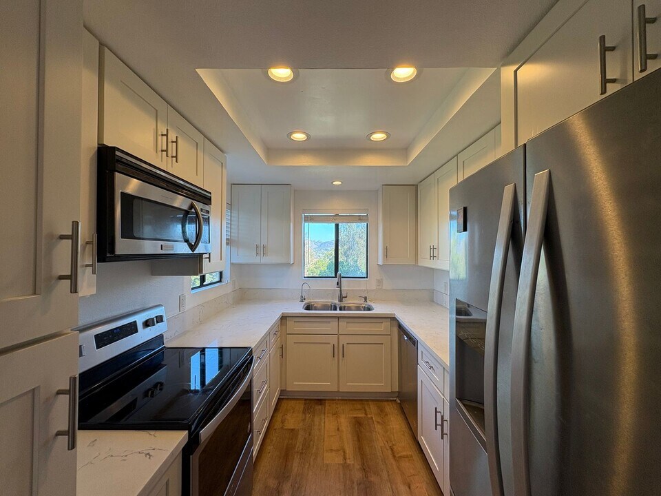 12270 Corte Sabio in San Diego, CA - Building Photo