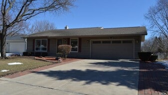 1617 Grafton Rd in Madison, WI - Building Photo