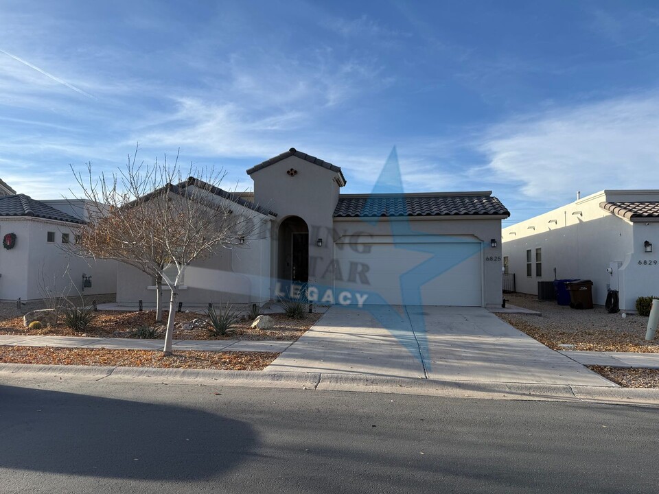 6825 Titan Rd in Las Cruces, NM - Building Photo