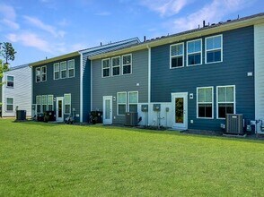 481 Trotters Ln in Moncks Corner, SC - Foto de edificio - Building Photo