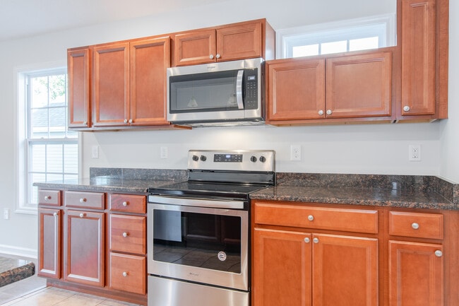 110 Aaliyah Ln in Radford, VA - Foto de edificio - Building Photo