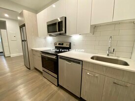 63 Upland Rd, Unit 1 in Winthrop, MA - Building Photo