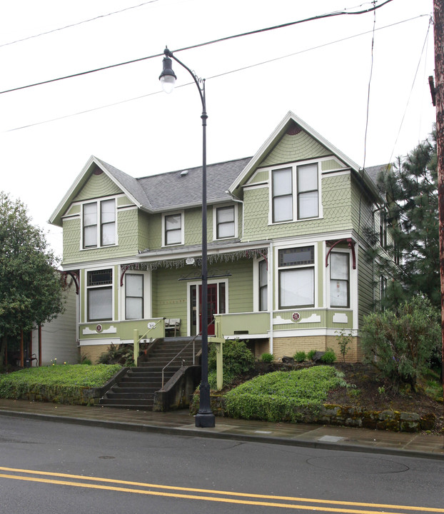 914 7th St in Oregon City, OR - Foto de edificio