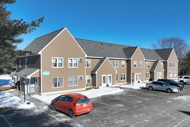 20 Topaz Ln in Rochester, NH - Foto de edificio - Building Photo