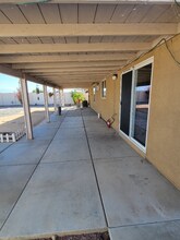 320 Yosemite Ave in Perris, CA - Building Photo - Building Photo