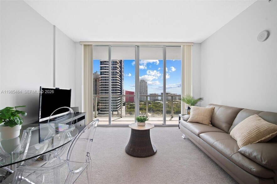 79 SW 12th St, Unit 2503-S in Miami, FL - Building Photo