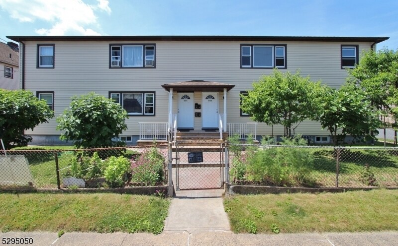672 Clarkson Ave in Elizabeth, NJ - Building Photo