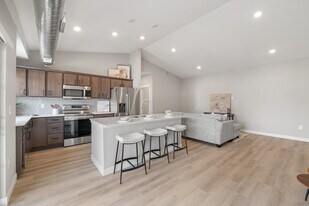 Independence Townhomes in Fargo, ND - Building Photo