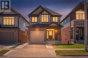 10 Sportsman Hill St in Kitchener, ON - Building Photo