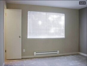16817 Larch Way, Unit D205 in Lynnwood, WA - Foto de edificio - Building Photo