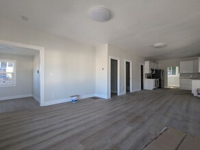 2558 14th Ave in Oakland, CA - Building Photo - Building Photo