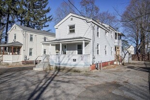 8 Beaudoin Ct in Chicopee, MA - Building Photo