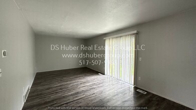 943 Vincent Ct in Lansing, MI - Building Photo - Building Photo