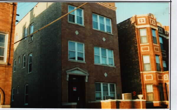 2646 W Augusta Blvd in Chicago, IL - Building Photo