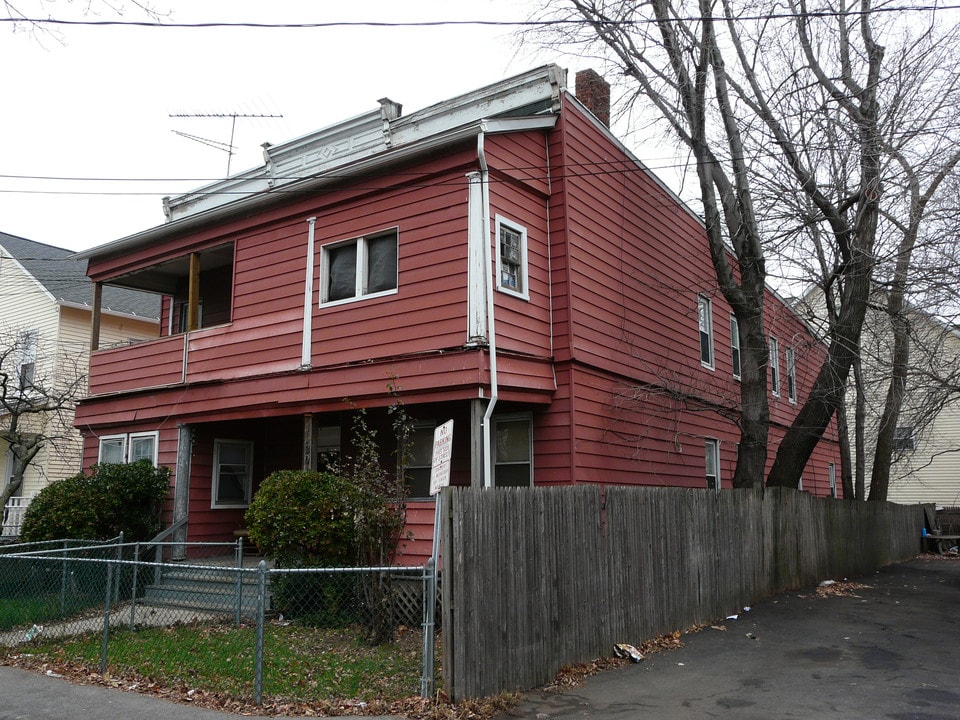 20 Gregory St in Stamford, CT - Building Photo