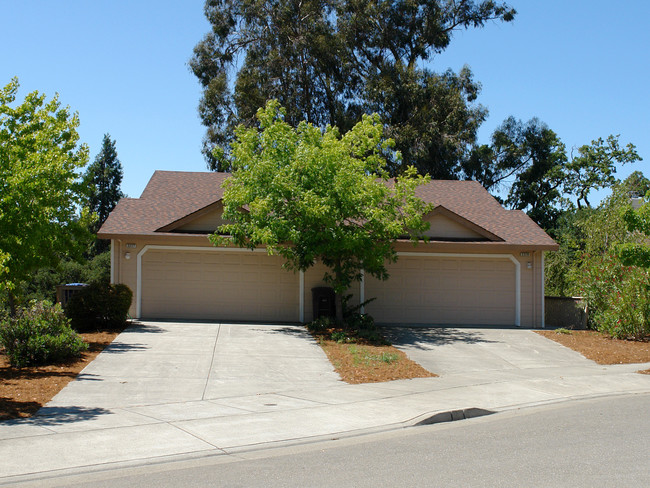 3227 Nielsen Ct in Santa Rosa, CA - Building Photo - Building Photo