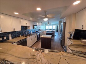 5200 Brittany Dr S in St. Petersburg, FL - Building Photo