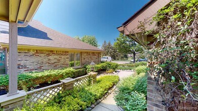 18182 Blue Heron Dr in Northville, MI - Building Photo - Building Photo
