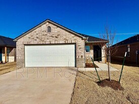 9313 NW 129th St in Yukon, OK - Building Photo