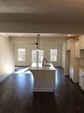 8108 Lenox Creekside Dr in Nashville, TN - Building Photo - Building Photo