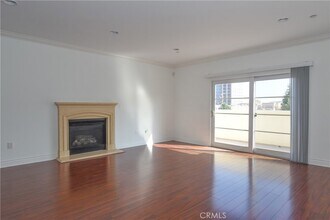 11848 Kiowa Ave, Unit PH1 in Los Angeles, CA - Building Photo - Building Photo