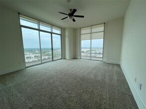 8066 Park Ln in Dallas, TX - Building Photo - Building Photo