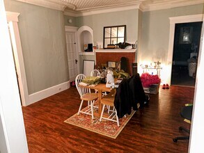 357 Portland St, Unit A in Rochester, NH - Foto de edificio - Building Photo