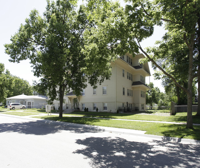 4925 Greenwood St in Lincoln, NE - Building Photo - Building Photo