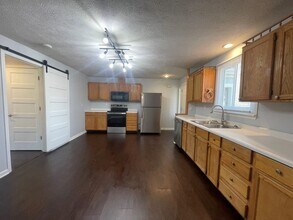 803 S Adams St in Papillion, NE - Foto de edificio - Building Photo