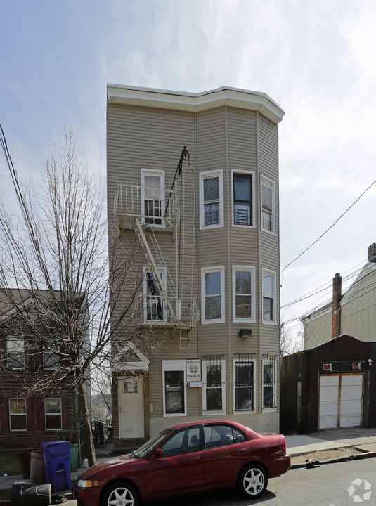 94 N 3rd St in Paterson, NJ - Building Photo