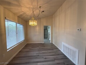 8605 Glenmore Dr in Las Vegas, NV - Building Photo - Building Photo