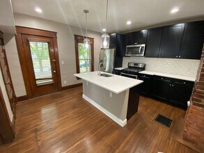 165 E Tompkins St in Columbus, OH - Building Photo - Building Photo
