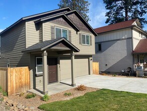 61539 Aaron Way in Bend, OR - Building Photo - Building Photo