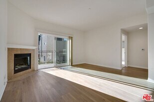 1731 Corinth Ave in Los Angeles, CA - Building Photo