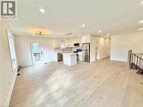 87 Scott Rd in Cambridge, ON - Building Photo - Building Photo