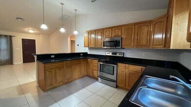 6007 Bamboo Dr in Fort Pierce, FL - Foto de edificio - Building Photo