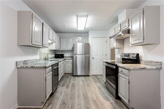 605 Garden Ct in Atlanta, GA - Building Photo - Building Photo