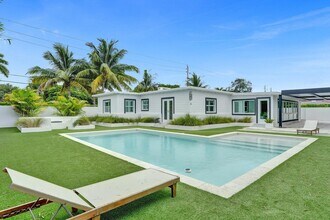 915 N Swinton Ave in Delray Beach, FL - Foto de edificio - Building Photo
