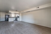 5875 N 59th Dr in Glendale, AZ - Foto de edificio - Building Photo