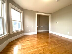 185 Bowdoin St, Unit 186 Bowdoin unit 2 in Boston, MA - Building Photo - Building Photo