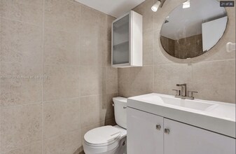 7175 Orange Dr in Davie, FL - Building Photo - Building Photo