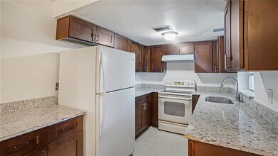 5219 Bonnie Brae Cir in Orlando, FL - Foto de edificio - Building Photo