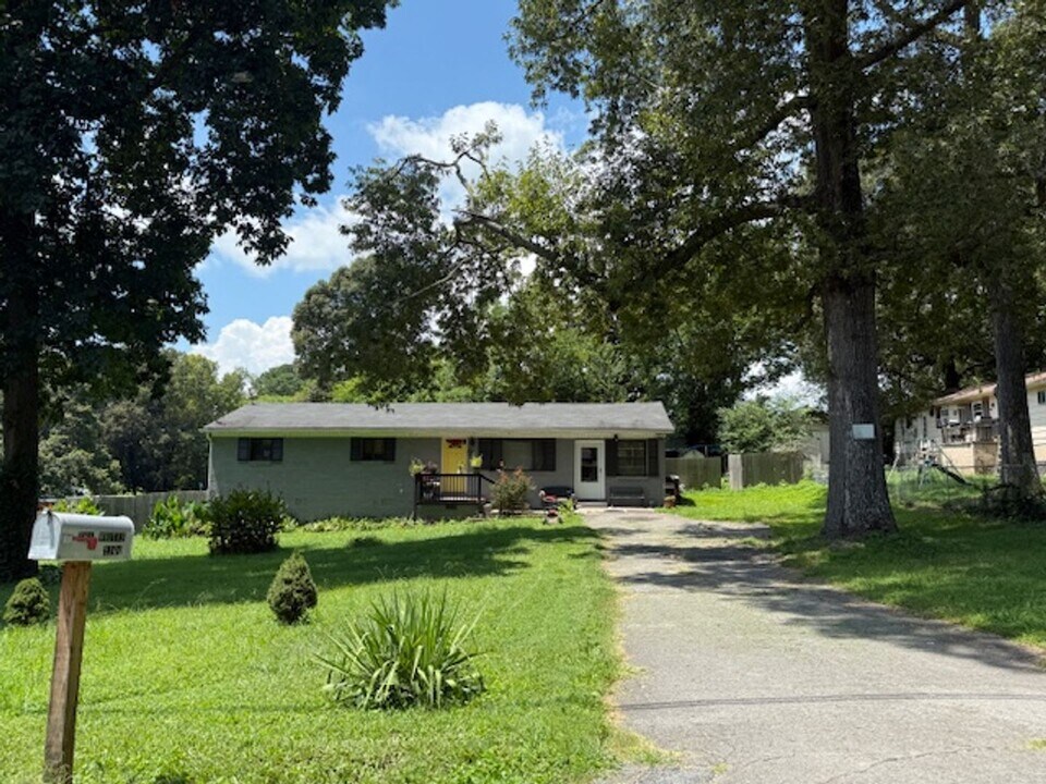 2104 Ollie St in Cleveland, TN - Building Photo